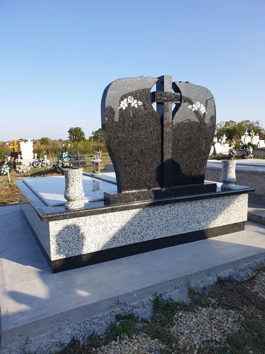 Monumente funerare