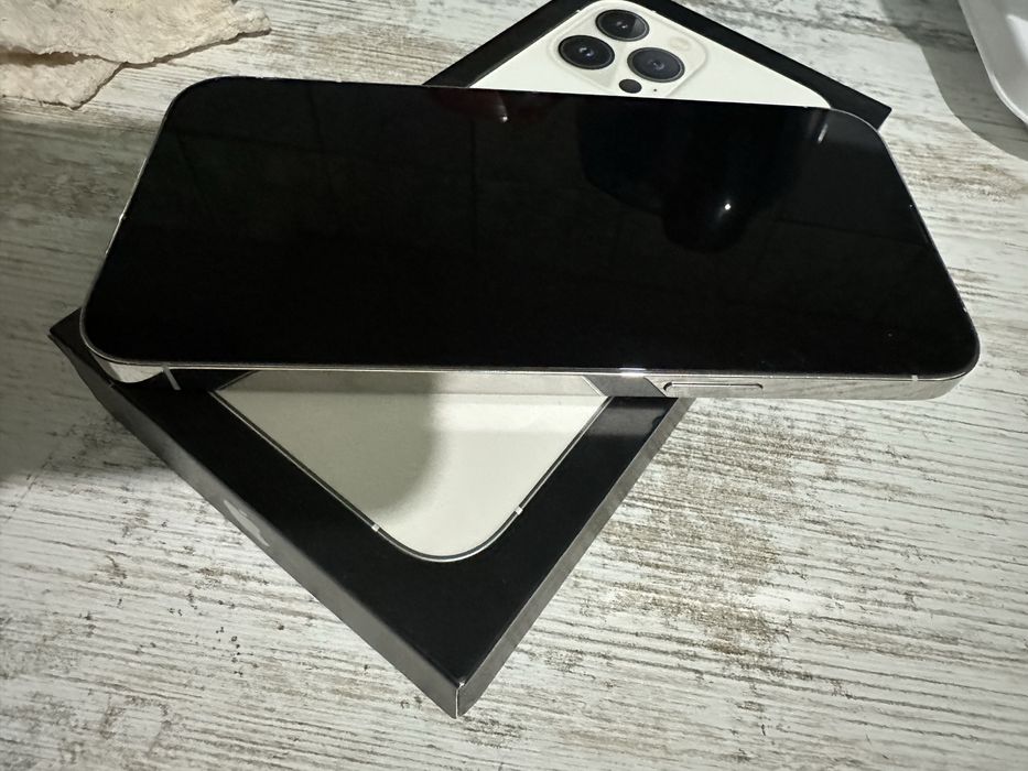 Продам Айфон 13 про мах