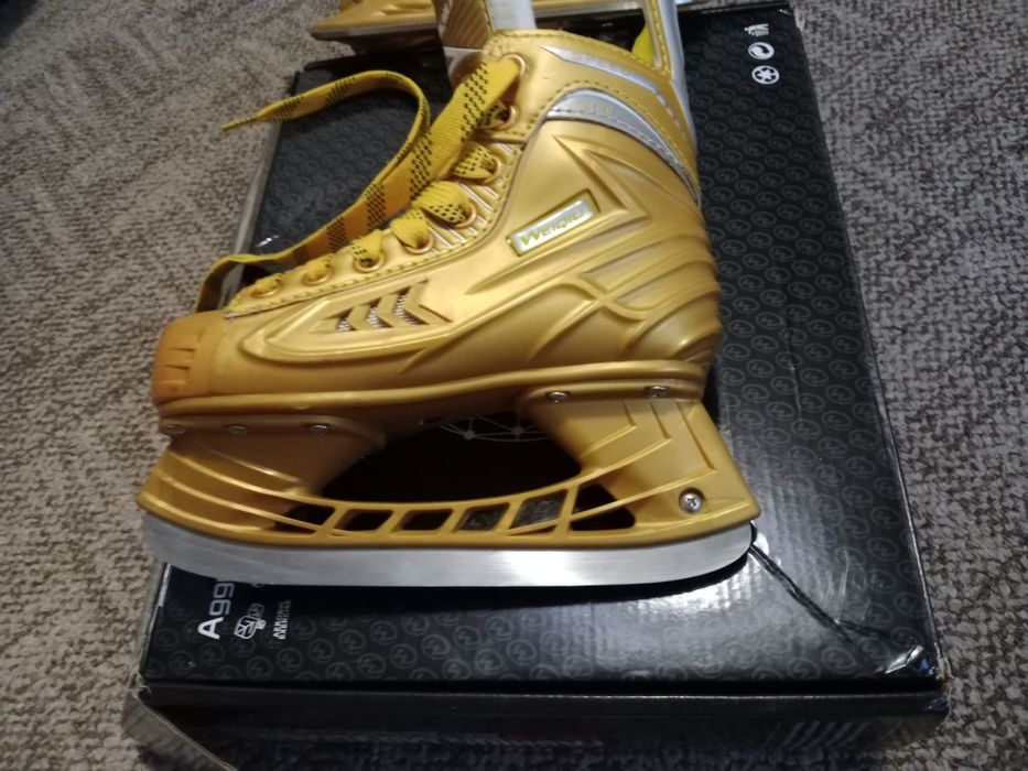 Коньки хоккейные