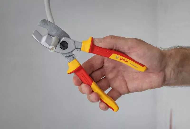 ПРОМОЦИЯ!Ножица за кабели изолирана VDE 200 mm Bosch