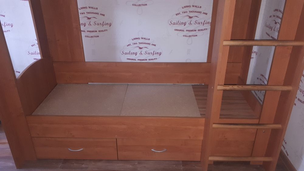 Двухъярусная кровать