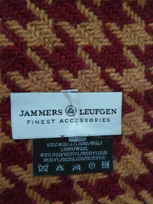 Топъл, моден шал