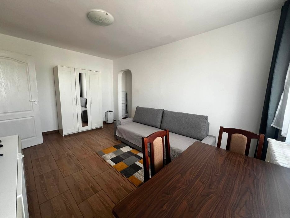 Propietar inchiriez apartament zona INTIM