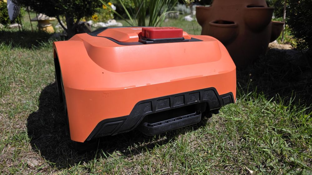 Косачка робот IHunt RoboMower Pro 2500 m2 5.2A Tuya