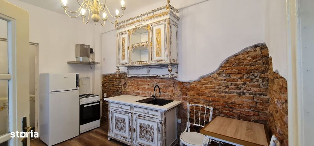 Vand apartament la casa , 2 camere , zona centrala