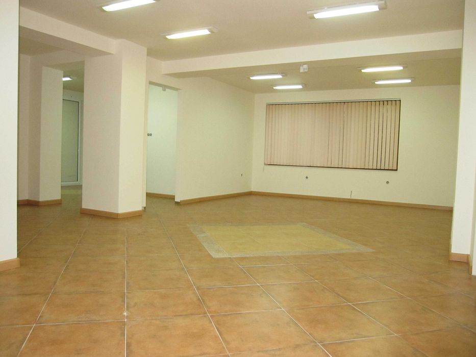 Дава се под наем Магазин в Варна, Левски - 140 кв.м за 612 € - Снимка #2