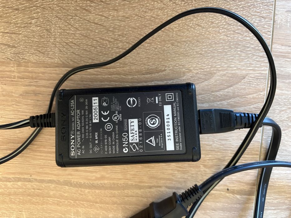 Sony Handycam DCR-DVD92 video camera – funcționează – baterie moarta