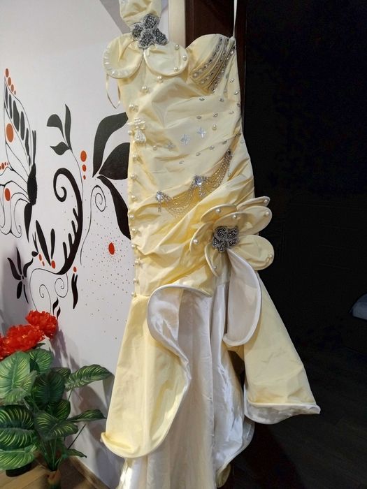 Официална рокля