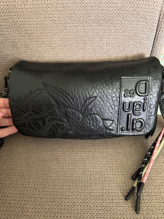 Черна малка чанта Desigual