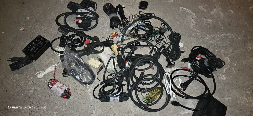 Diverse cabluri.