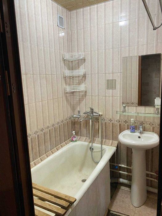 Сдается (ижарага) 2х ком кв на 4 этаже ул.Беруний , ор.Ширин Табака