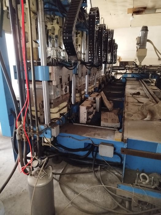 Литьевая машина для производства обуви из ЭВА.