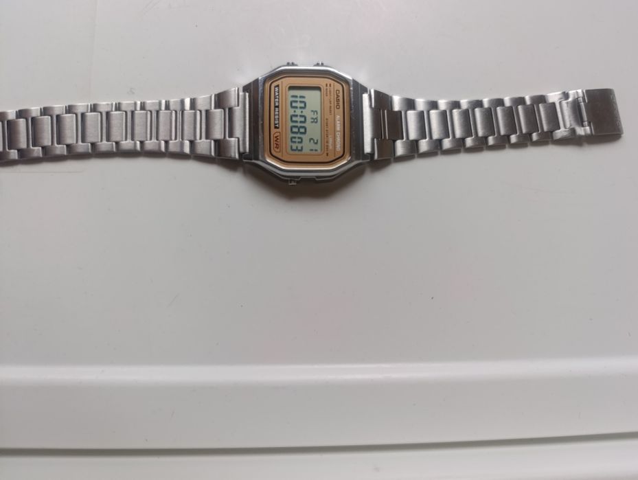 Електронен часовник Casio