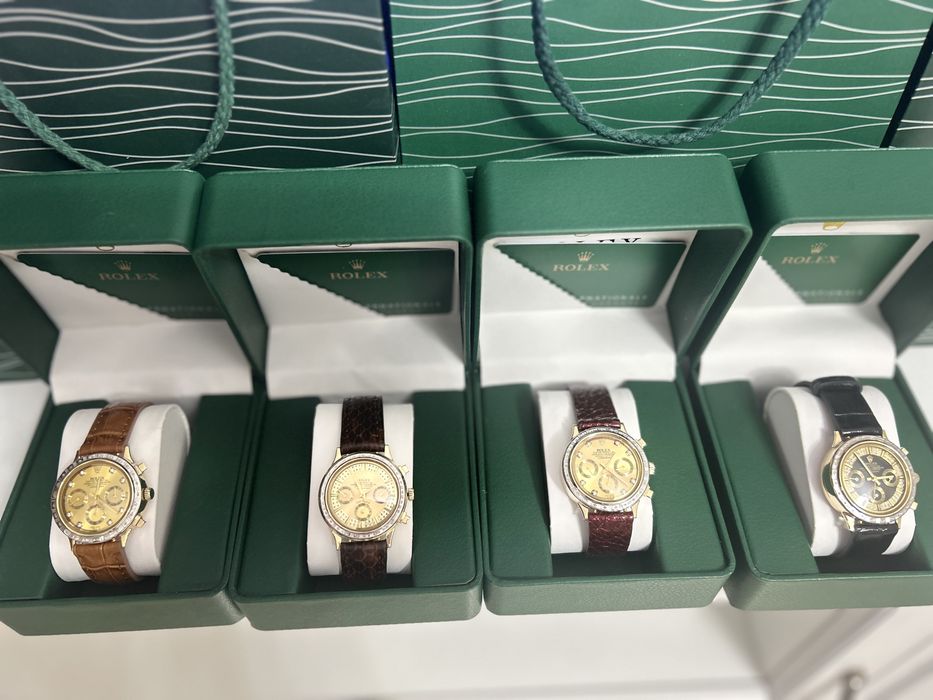 Золотые часы с бриллантами