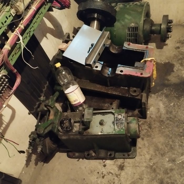 Vând troliu de lift cu motor 5kw