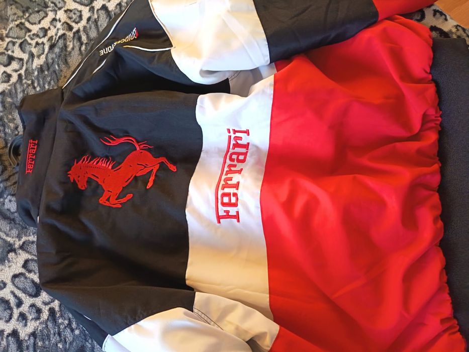 Продам куртку Ферарри