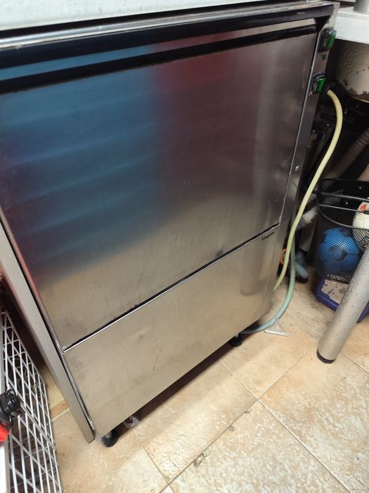 Професионална съдомиялна и чашомиална