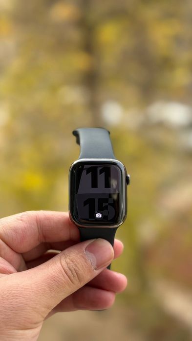 Apple watch 8 45mm safir ekrani qirilmaydigan  xolati zo'r