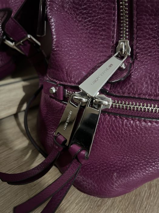 Продам рюкзак Michael kors