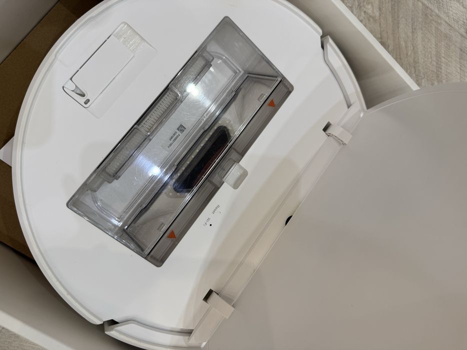 Продаю робот-пылесос Xiaomi