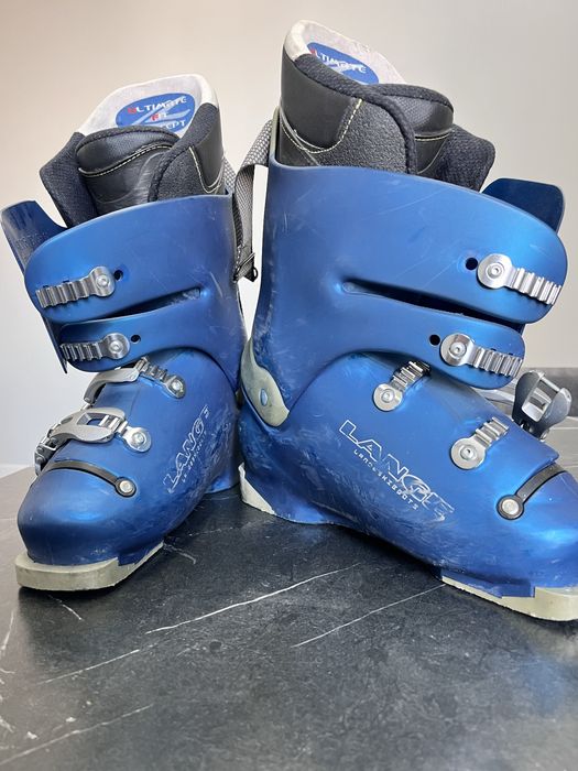 Лыжи и лыжные ботинки