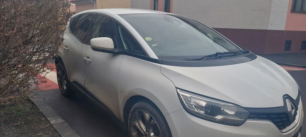 Vând Renault Scenic 2019 urgent cu 6400 euro negociabil