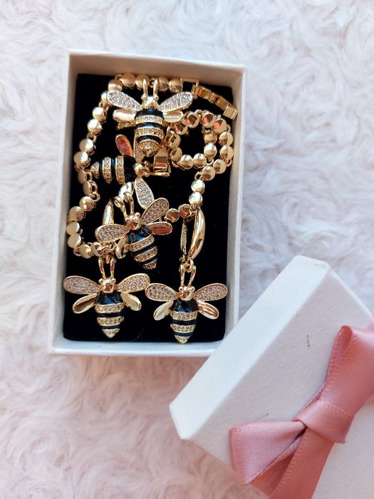 комплект ювелирных изделий