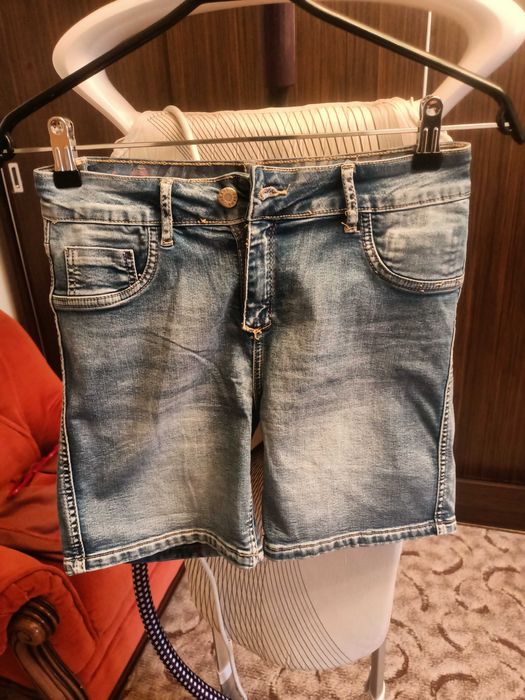 Vând pantaloni scurți dama noi