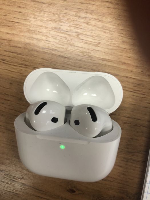 Продам Airpods 4