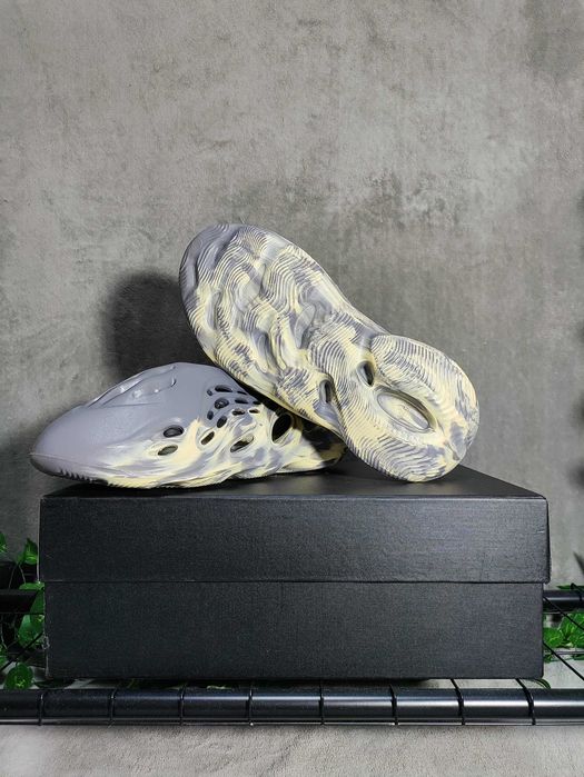 Yeezy Foam Runner marimea 44