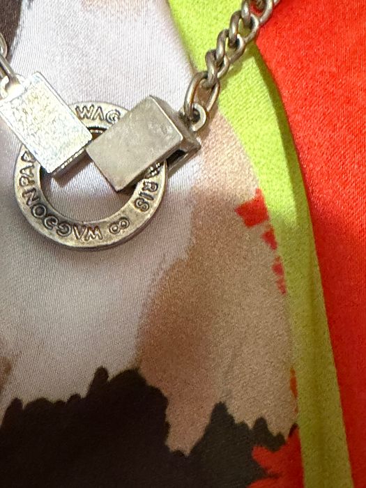 Продавам бежов дамски тренчкот от Wagon.