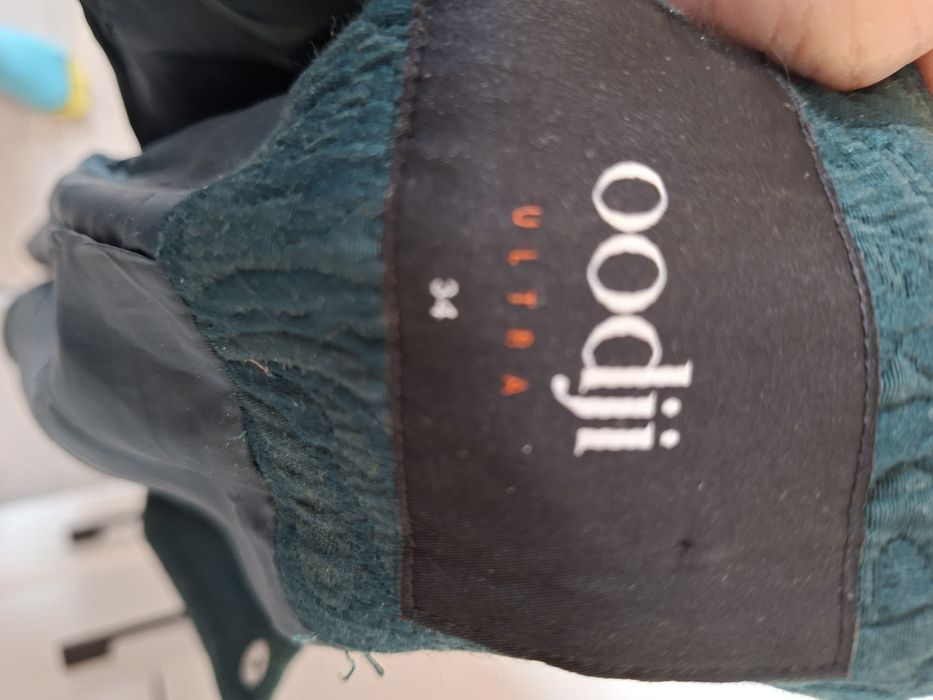 Пальто лёгкое на тёплую весну.