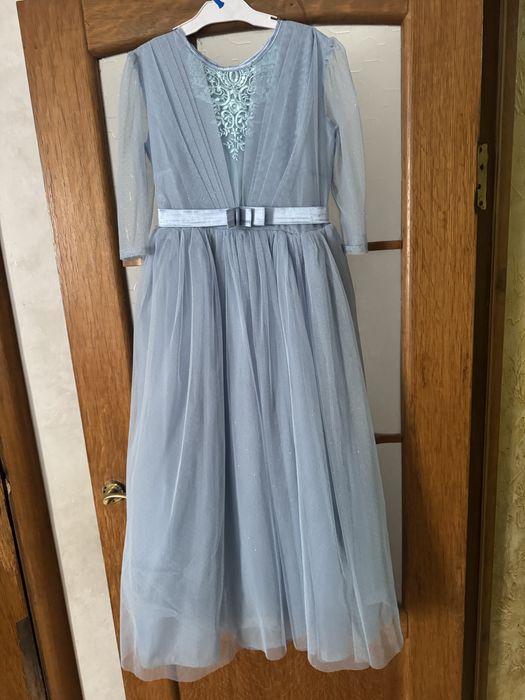 Продам платье на рост 140-150см