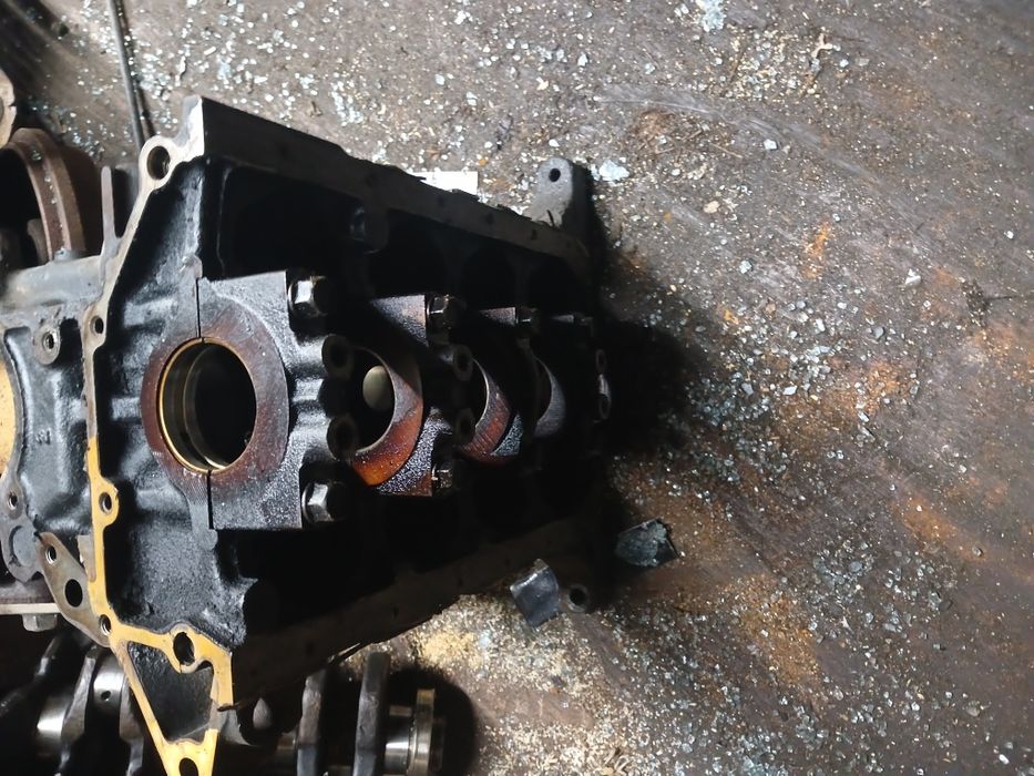 Блок двигателя Мазда 323 объем 1,3 на В3 двигатель