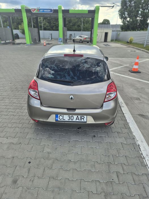 Vând Renault Clio