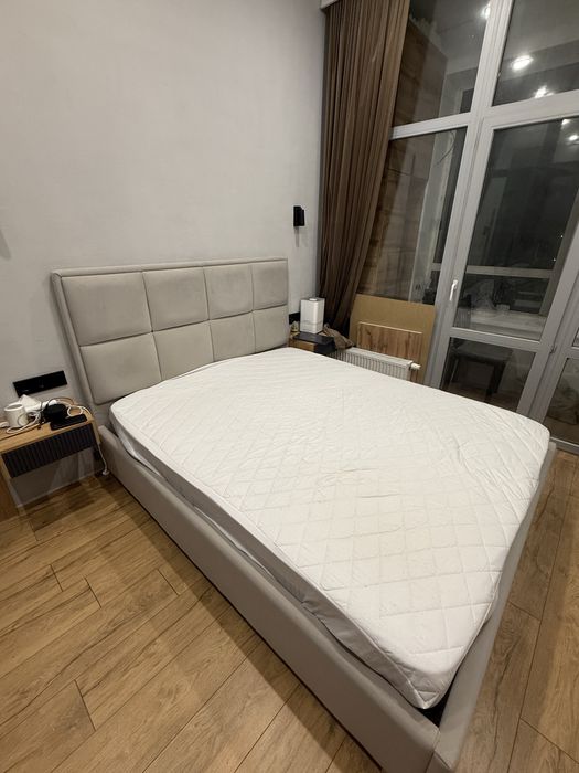 Продам кровать с матрасом