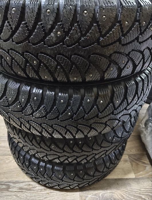 Продам комплект зимние шины р 14