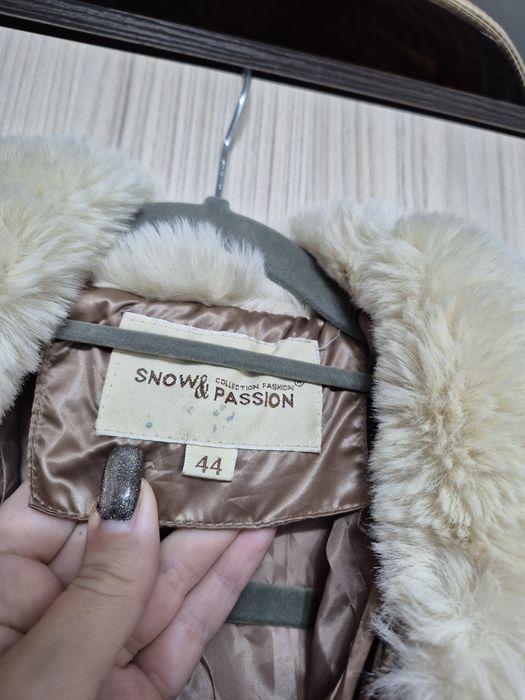 Продам женскую куртку