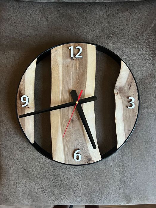 Стенен часовник от дърво и желязо