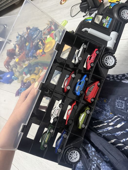 Продам коробку игрушек