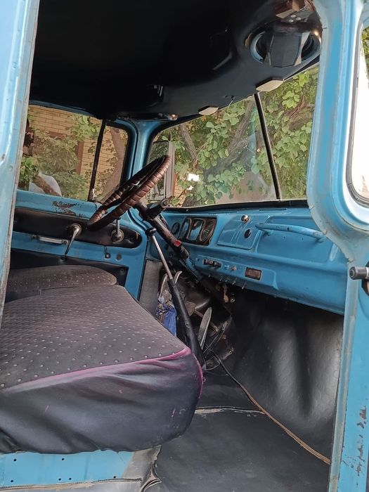 Zil 130 yuk Furgon mashina sotiladi