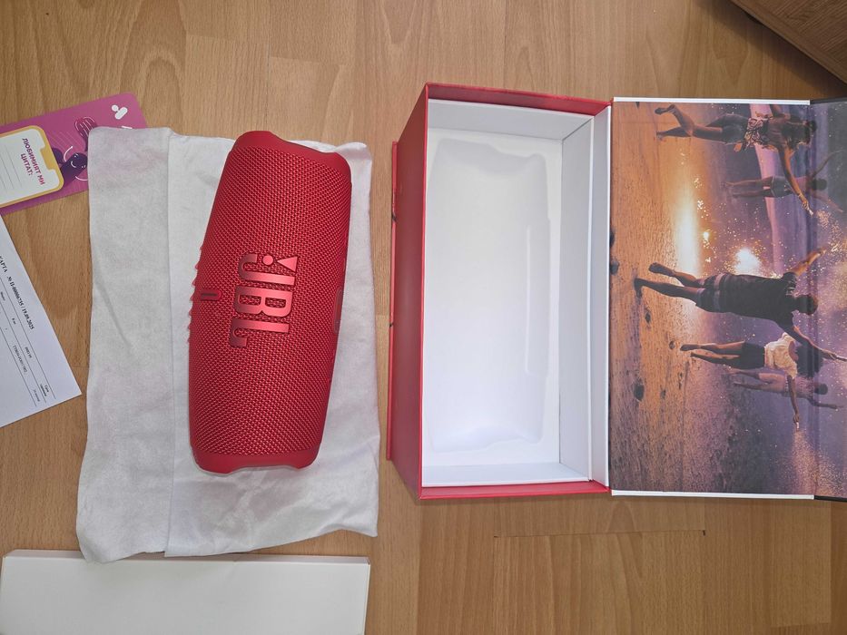 Нова тонколонка JBL Charge 5  червена