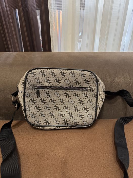 Дамска чанта Guess