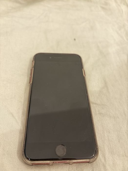 Apple iPhone SE 3 2022 256 GB червен, кутия и кабел