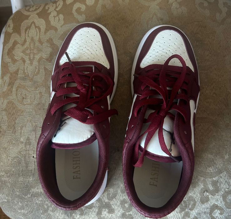 кроссовки женские