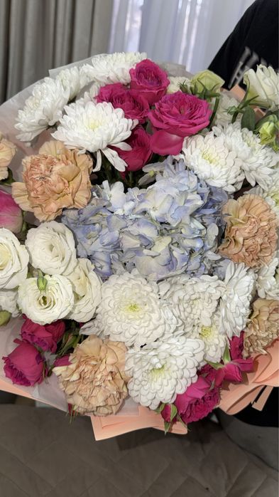 сборный букет с гортензией