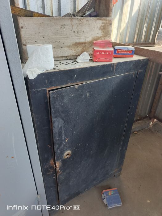 Металлический сейф