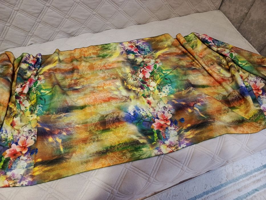 Продам полушерстяной  шарф.