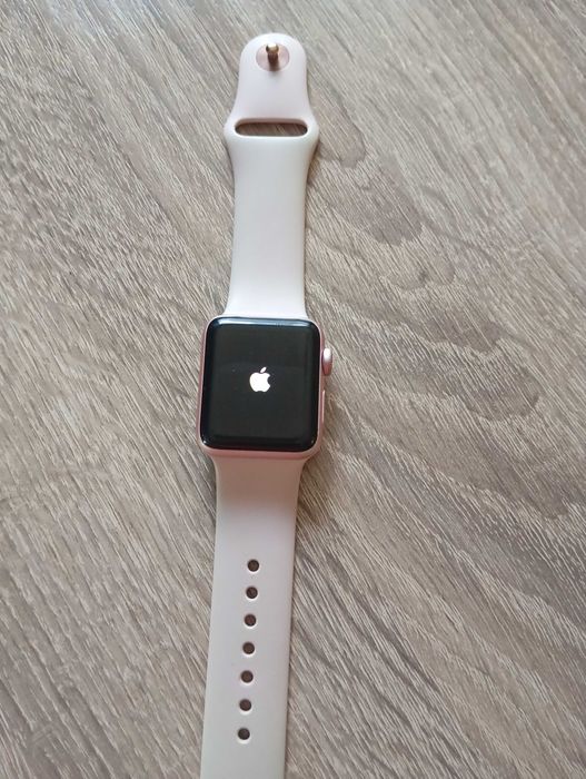 Смарт часовник Apple