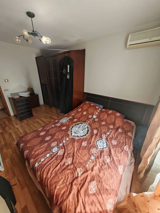 Продава се Тристаен апартамент в Бургас, Изгрев - 70 кв.м за 1181 €/кв.м - Снимка #2